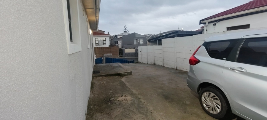 3 Bedroom Property for Sale in Strandfontein Village Western Cape